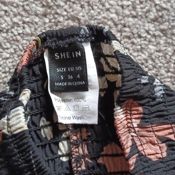 Shein small shorts - Picture 2 of 2